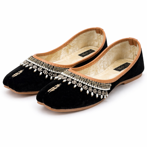 Black embellished Punjabi juttis by Desi Step London